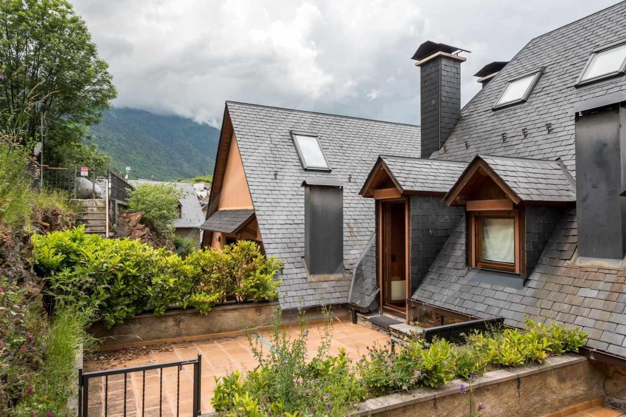 Casa Artiga De Lin By Seamount Rentals Les Bordes Exteriör bild