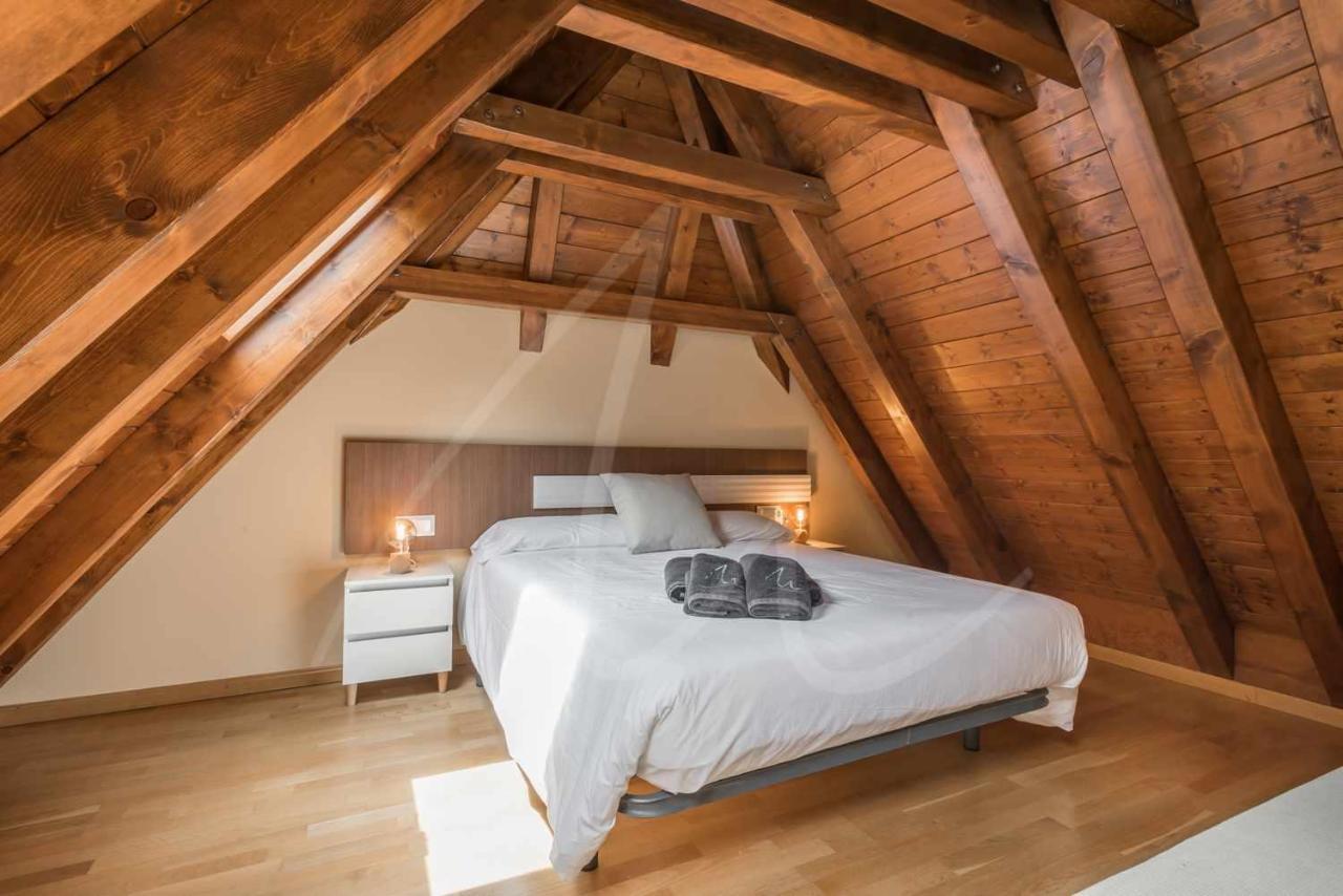 Casa Artiga De Lin By Seamount Rentals Les Bordes Exteriör bild