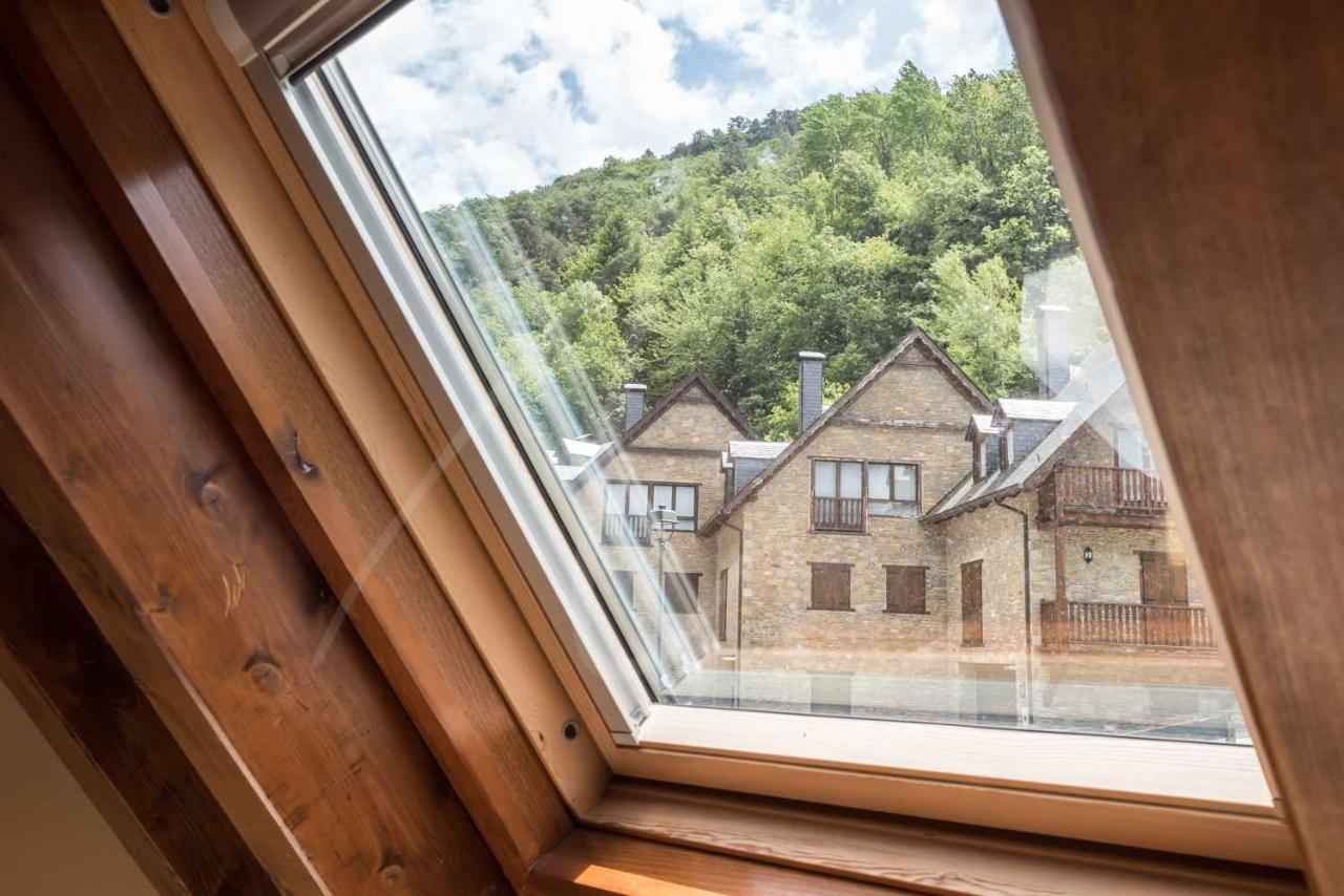 Casa Artiga De Lin By Seamount Rentals Les Bordes Exteriör bild
