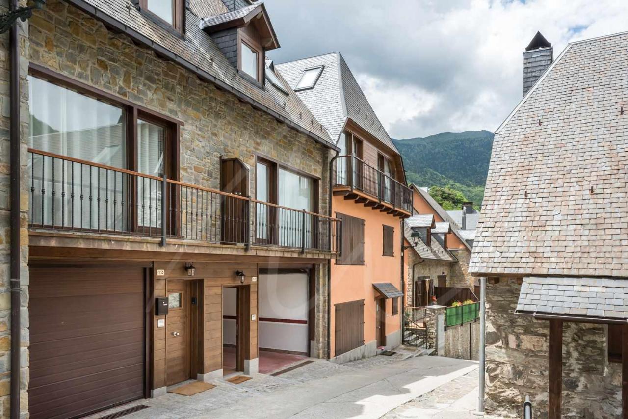 Casa Artiga De Lin By Seamount Rentals Les Bordes Exteriör bild